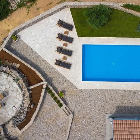 Vila Stone Mill House *