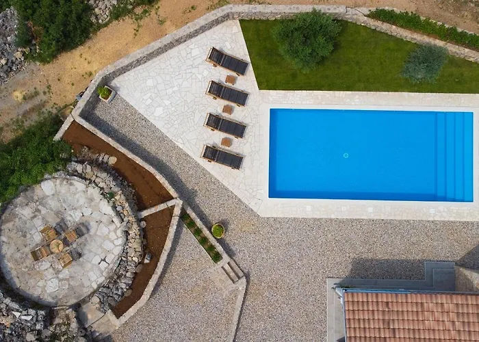 Vila Stone Mill House *