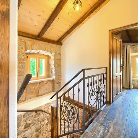 Вилла Stone Mill House *