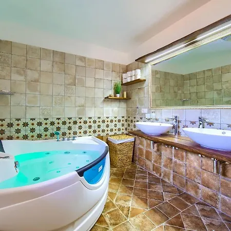 וילה Stone Mill House Vrh (Krk)